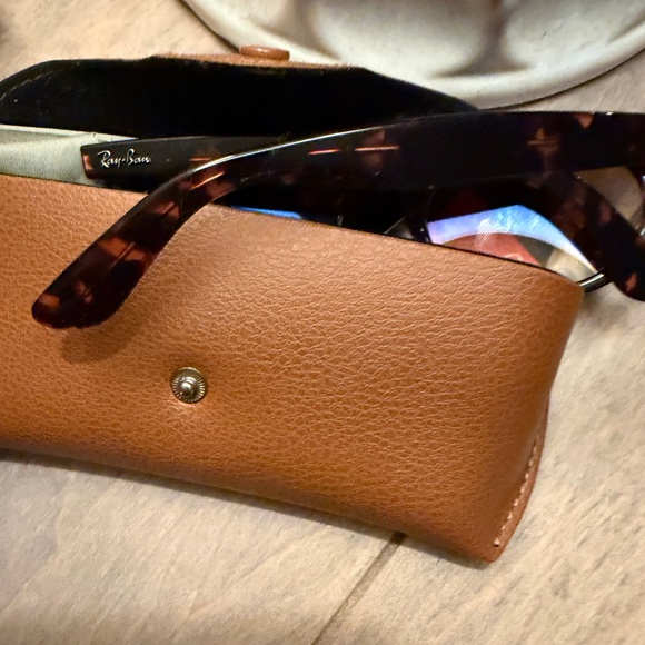 Ray-Ban Classic Tortoise Sunglasses - Picture 5 of 11